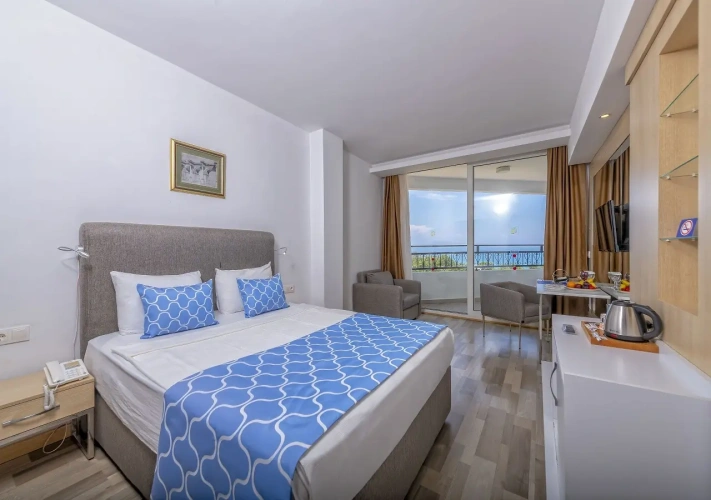 Standard Triple room with sea view