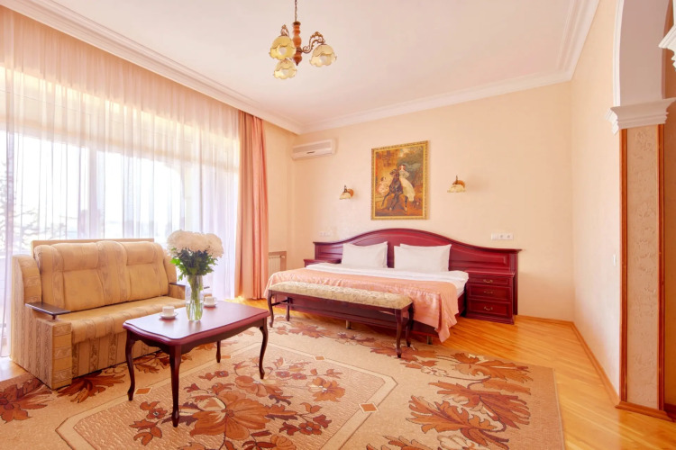 Студия с балконом