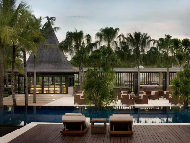 The Royal Santrian Hotel