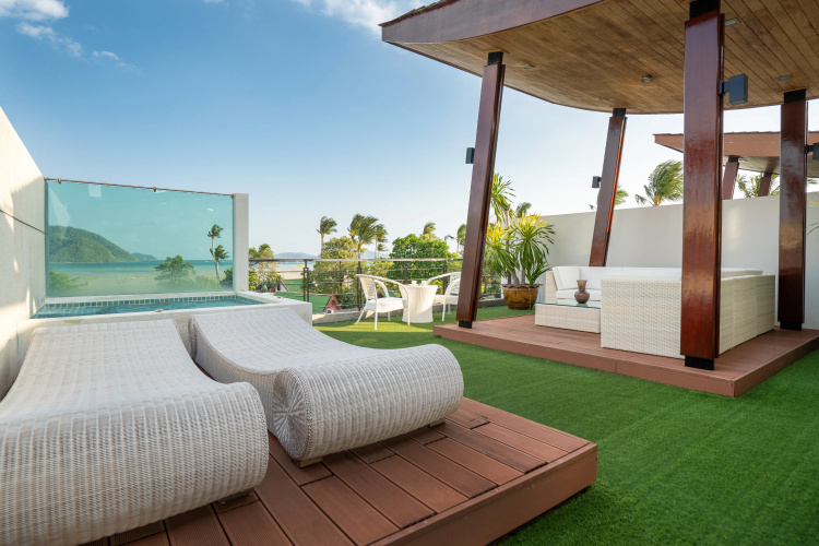 Beachfront luxury villa in Rawai Villa