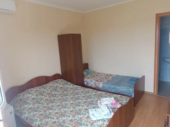 1 Bedroom Family room with balcony and with view