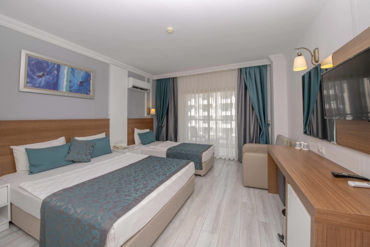 Standard Triple room with balcony