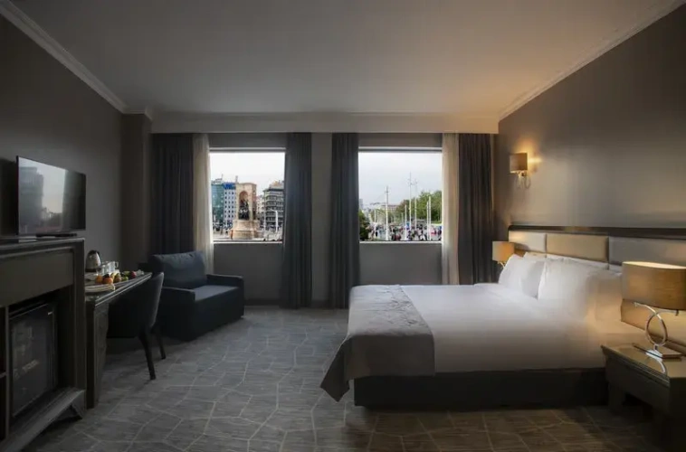 Deluxe Double room with city view