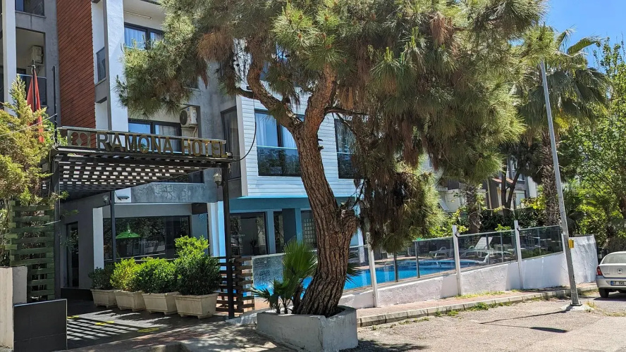 Ramona Lara Hotel