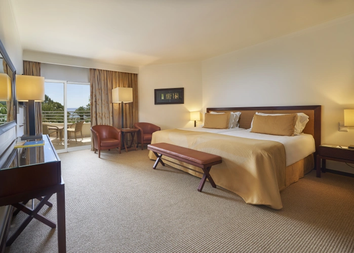 Superior Twin room with balcony and with partial sea view