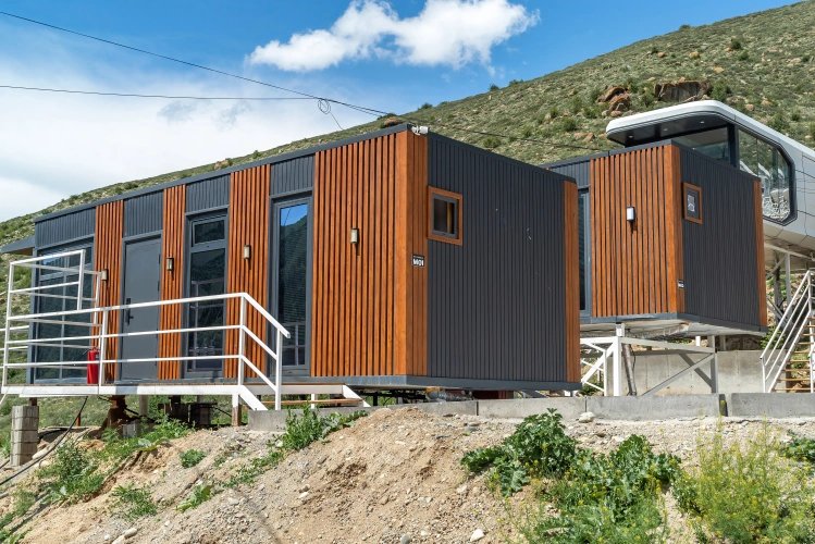 Module House with balcony and with mountain view