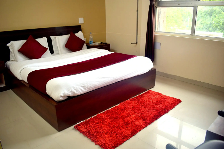 Vasundhra Hotel
