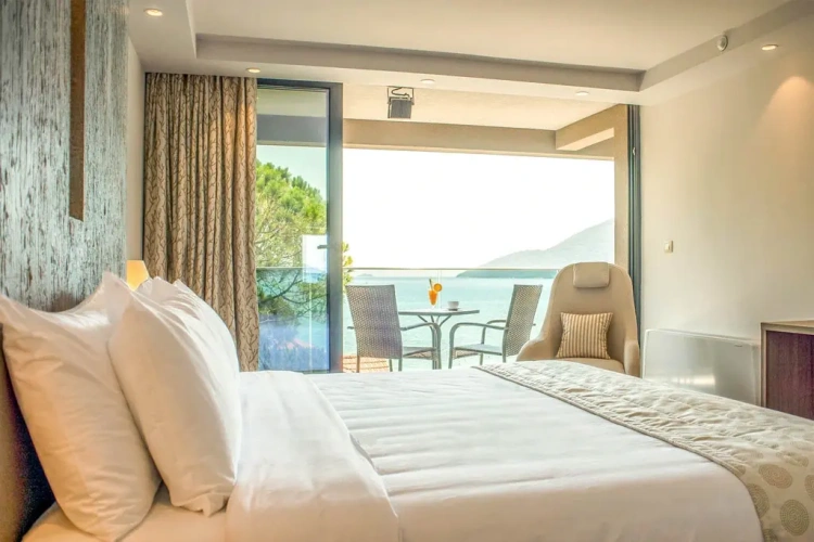 Suite with balcony and with sea view
