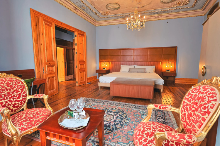 Deluxe Family room with view