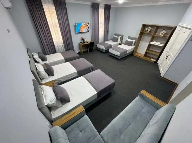 Standard Quintuple Family room