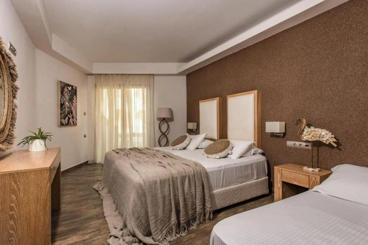 Classic Triple room with balcony