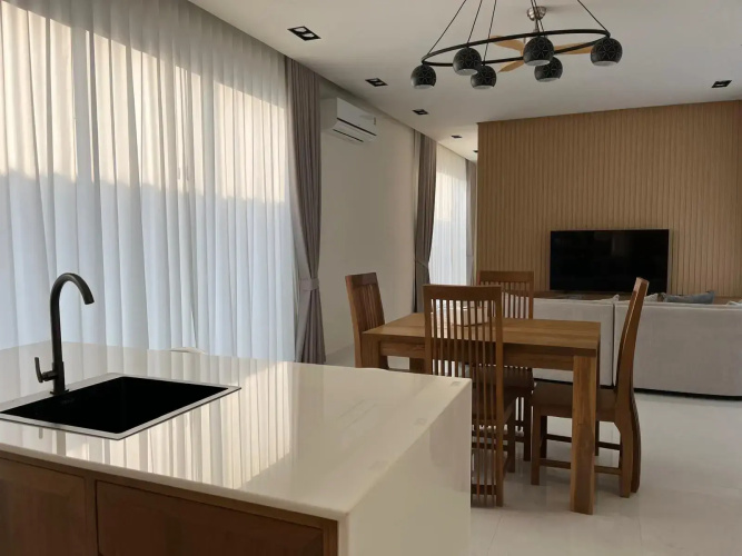 Level Villas, Villa
