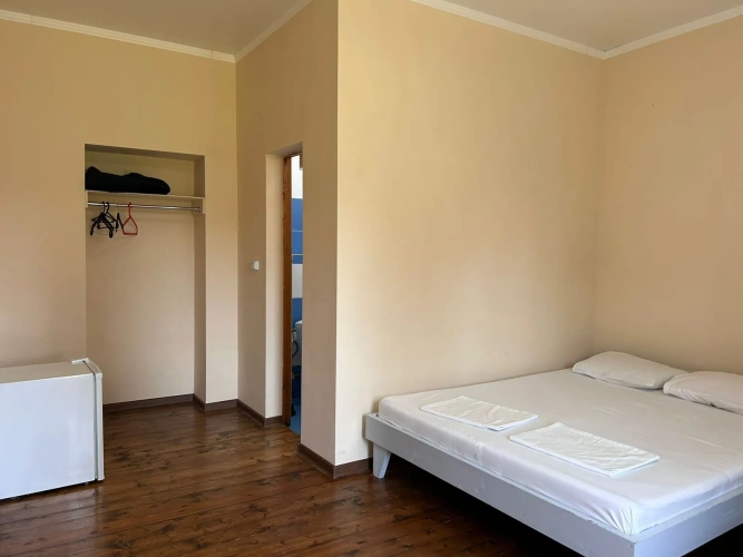 Standard Triple room with courtyard view
