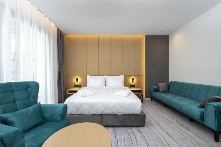 Executive Double room with balcony and with partial sea view