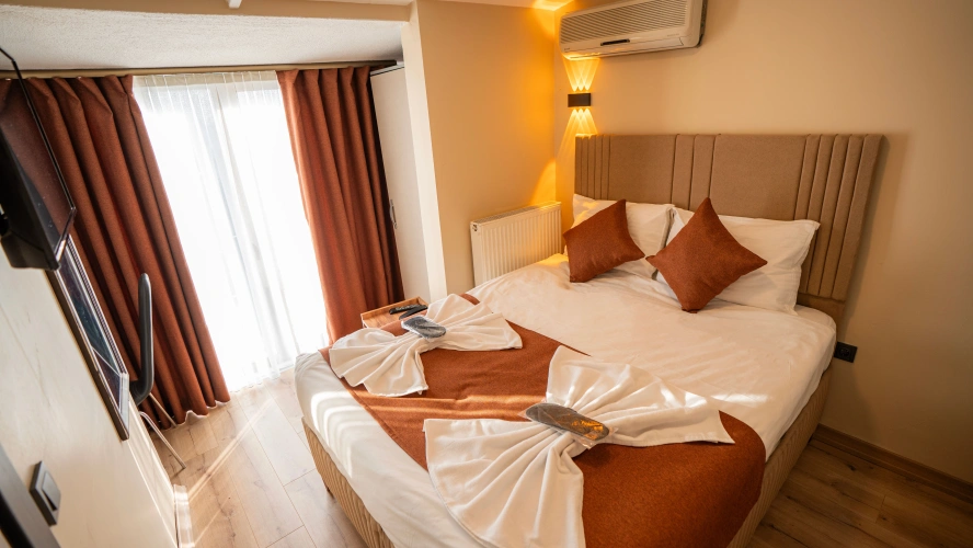 Standard Double room with city view