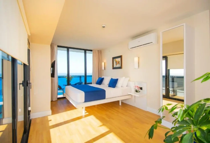Quintuple Junior Suite with balcony and with panoramic view