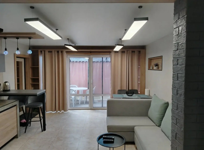Dvukhurovnevaya Ryadom S Tsentrom Flat