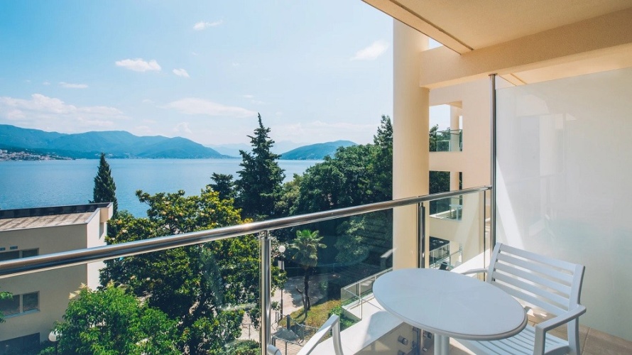 Superior Double room with balcony and with sea view