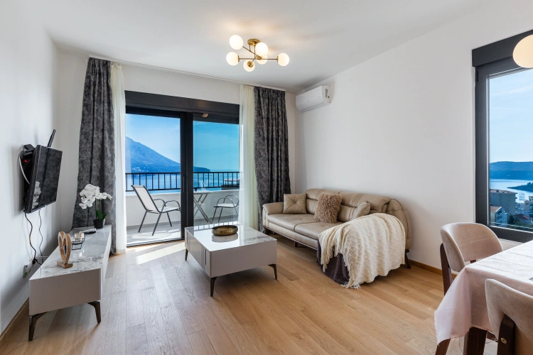 2 Bedrooms Apartment with balcony and with view