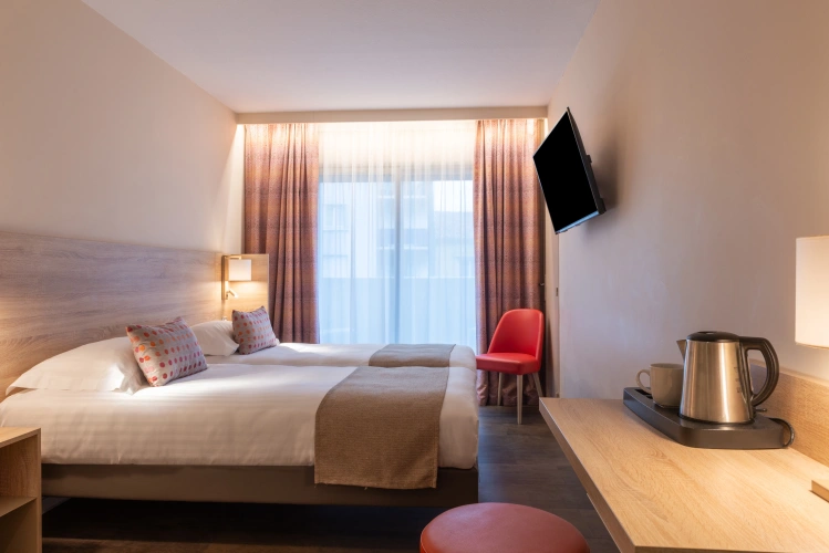 2 Bedrooms Comfort room with balcony and with city view