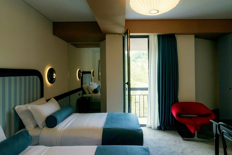 Deluxe room with balcony and with city view