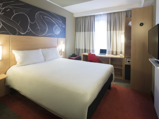 Standard Double room with city view