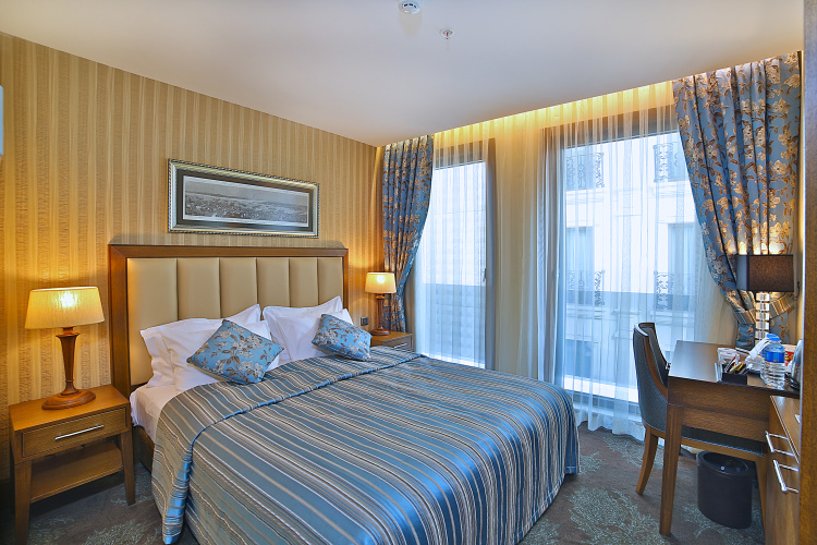 Standard Double room with city view
