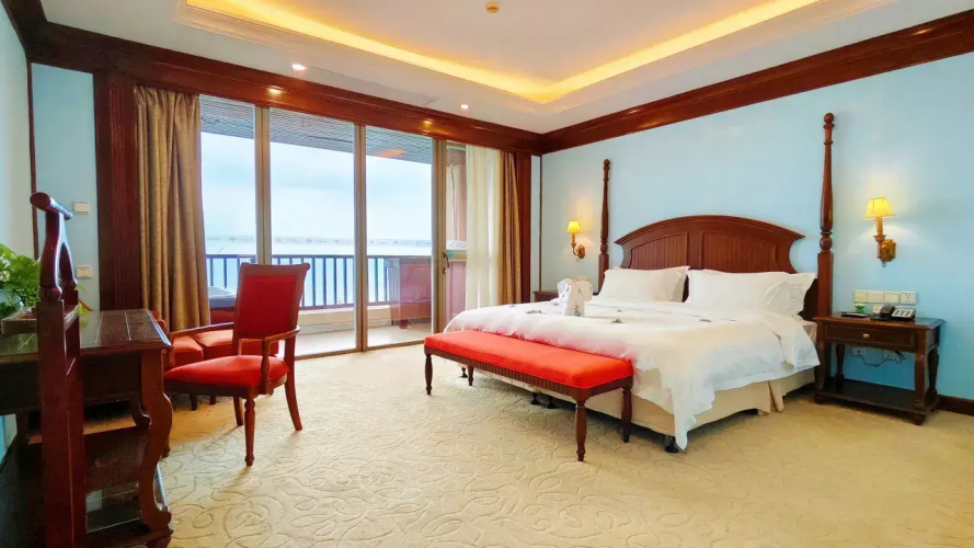 Family Suite with balcony and with ocean view