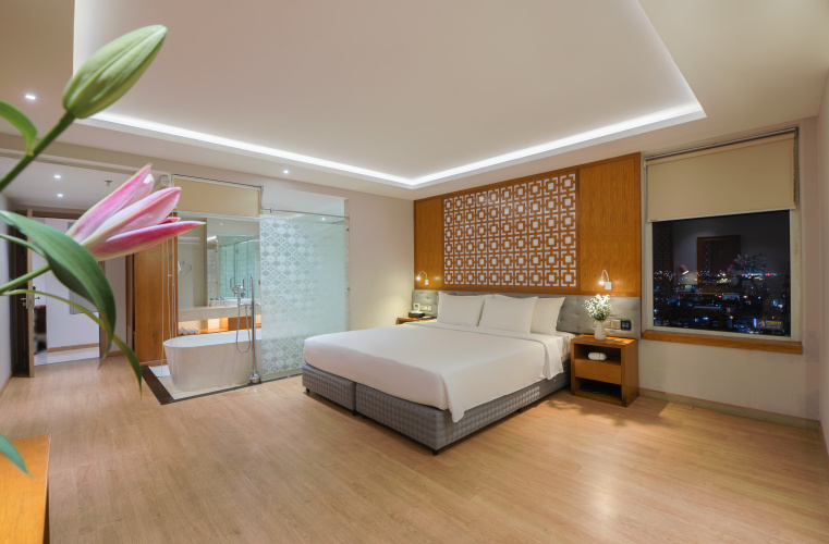 Premium Twin room with view