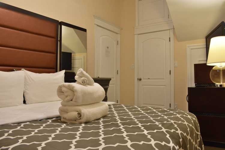 Chicagoland Guest house