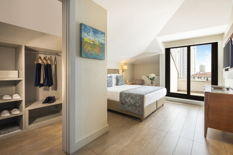 Connection Roof Suite