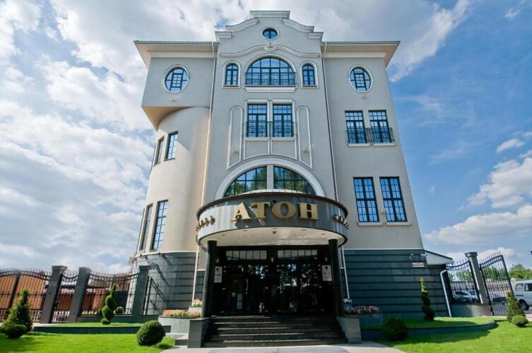 Отель Атон