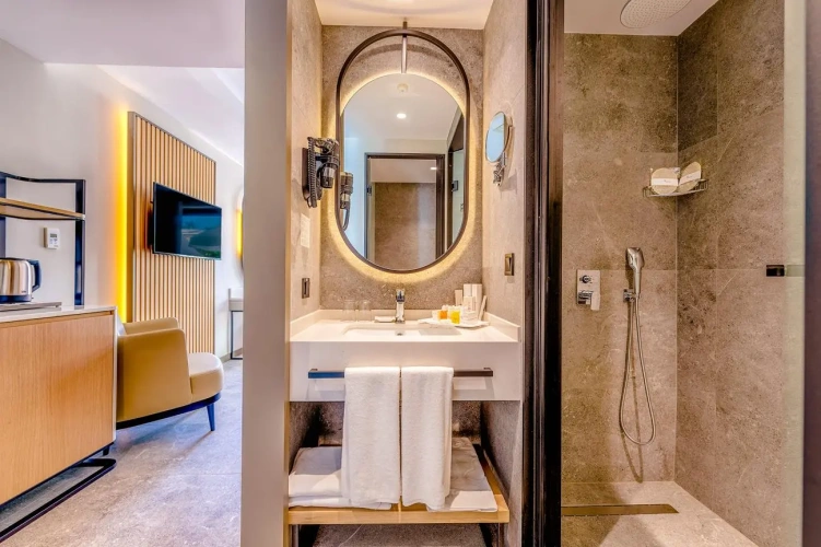 Comfort Standard with Jacuzzi Ages 13 and Over Double room with sea view