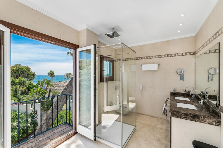 All About Villa Puente Romano
