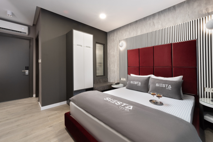 Standard Double room with city view