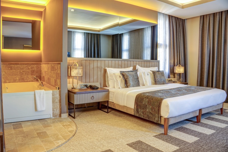 Jacuzzi Deluxe room
