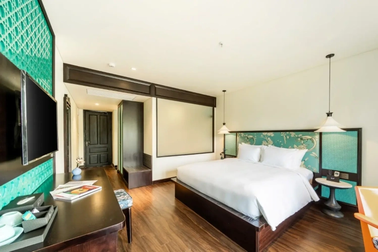 Suite with balcony and with view