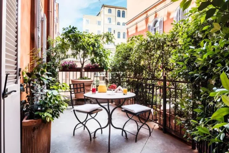 Suite with balcony and Garden View