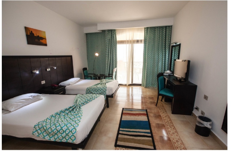 Standard Twin room with balcony