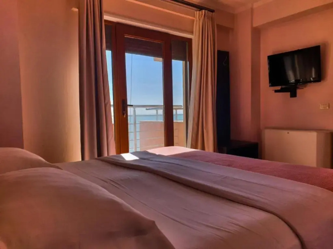 Nais Hotel