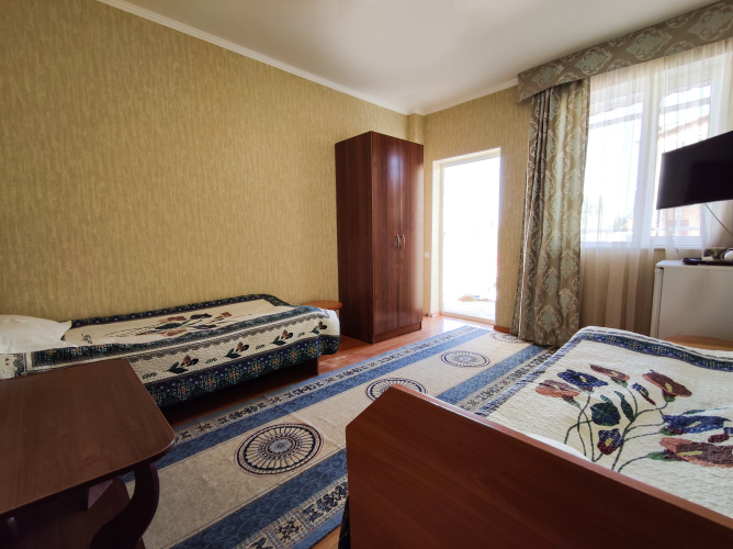 Quadruple Family Suite