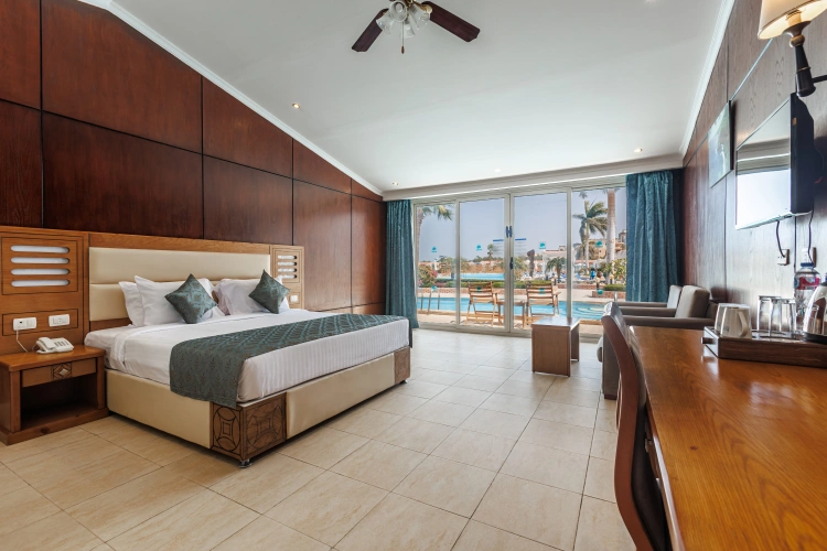Swim-Up room