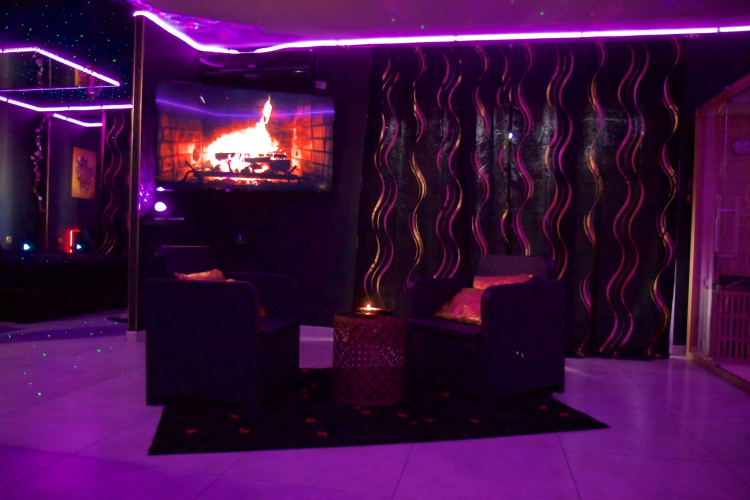 La Gold Room Apartments