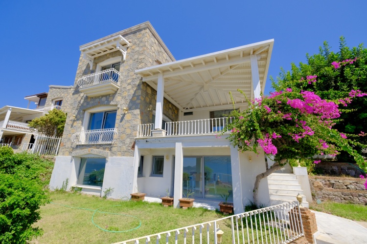 4 Bedrooms Villa with balcony and with view