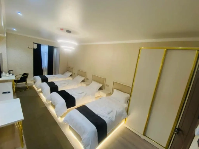 Classic Quadruple room with city view