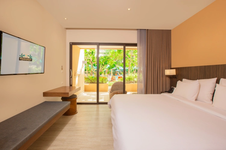 Deluxe Pool Double room with balcony