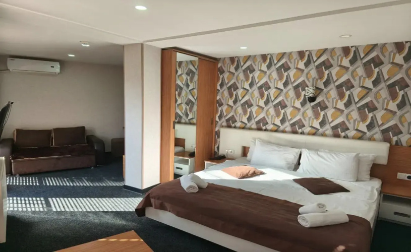 Voyager Hotel