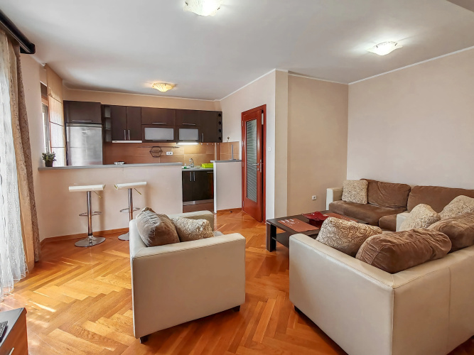Sunny Three Bedroom Flat