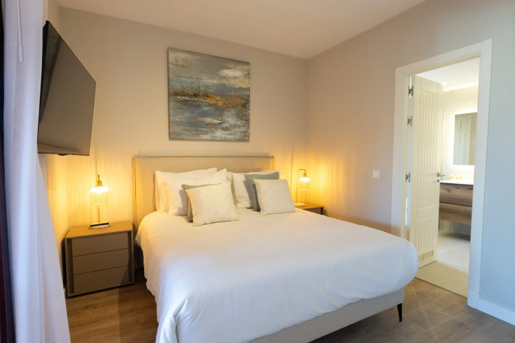 2 Bedrooms Classic Apartment