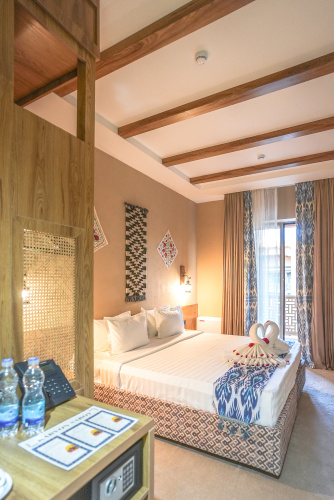 Superior Double room with balcony and with courtyard view